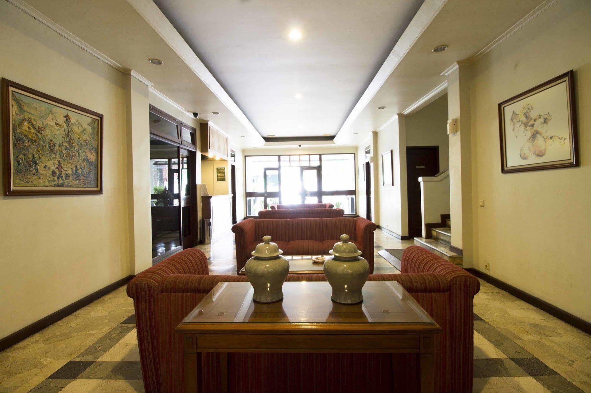 Reddoorz @ Dago Hotel Bandung Kültér fotó